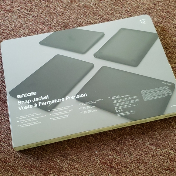 Incase Snap Jacket for MacBook Air 13" - Picture 3 of 5